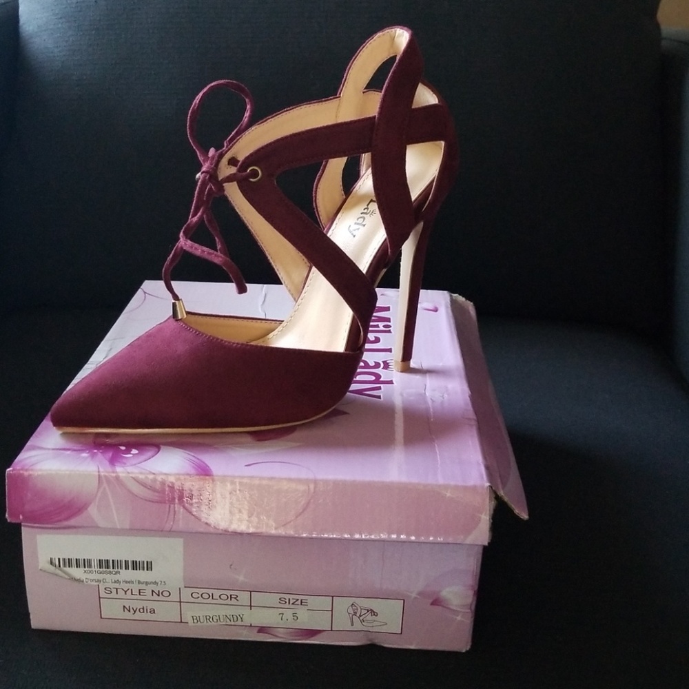 Mila lady burgundy heels sz. 7.5